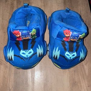 Paw patrol house shoes      Size -6 in kids
